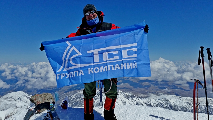 Команда альпинистов ГК ТСС взошла на Эльбрус