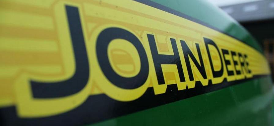 john_deere_logo3_900.jpg