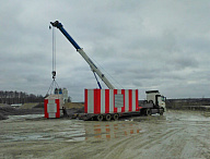 Разгрузка ДЭС TSS Doosan на строительстве терминала Домодедово (Т2)